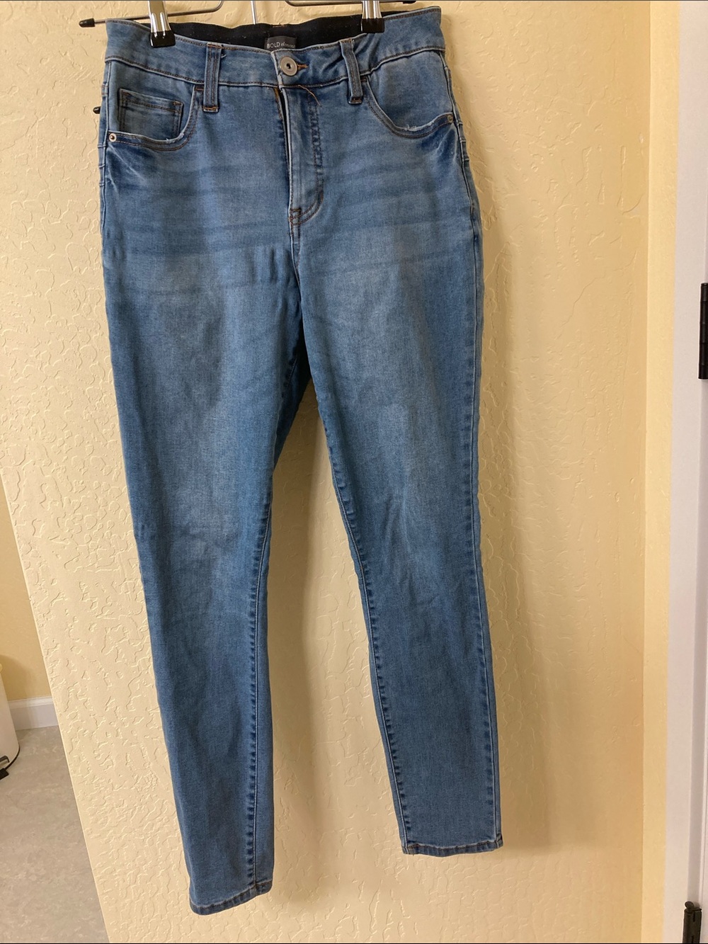 BOLD elements Curvy Stretch Waist Skinny Jeans - Light Blue Wash